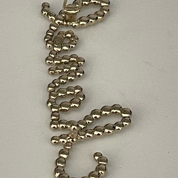 Chanel Script Hair Clip
Crystals and Pearls like New - Picture 9 of 13